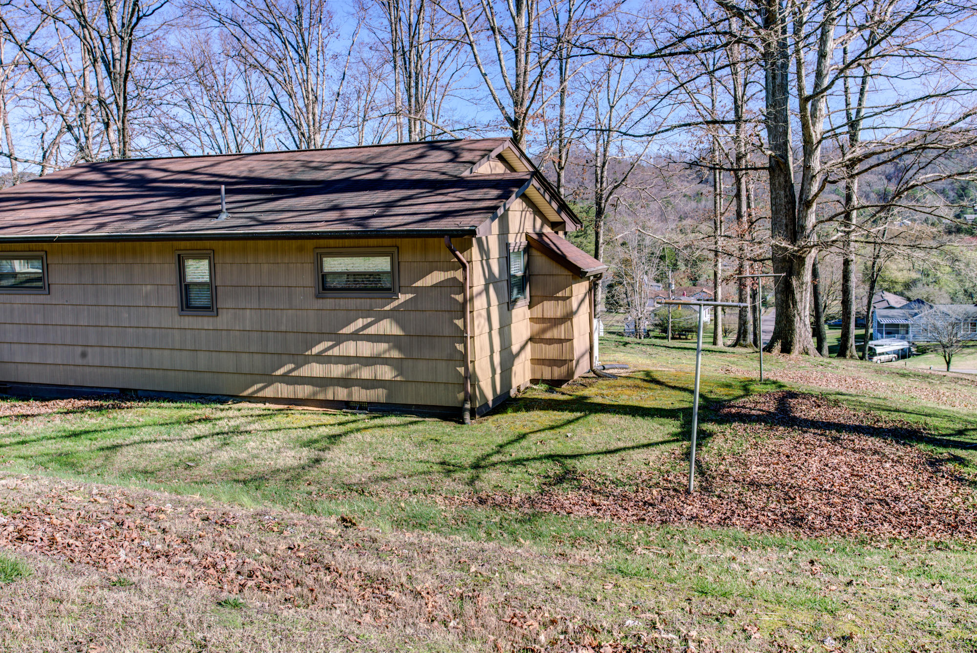 808 Ridgeview Drive Clinton, TN 37716 - Photo 35 of 38 808 Ridgeview Drive-37