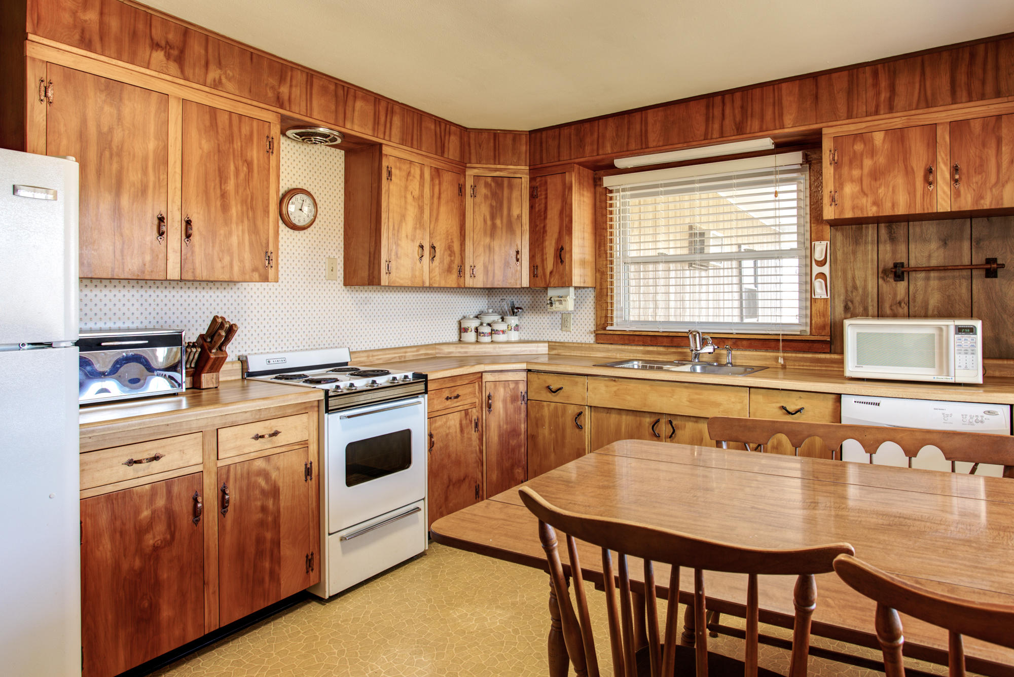 808 Ridgeview Drive Clinton, TN 37716 - Photo 7 of 38 808 Ridgeview Drive-7