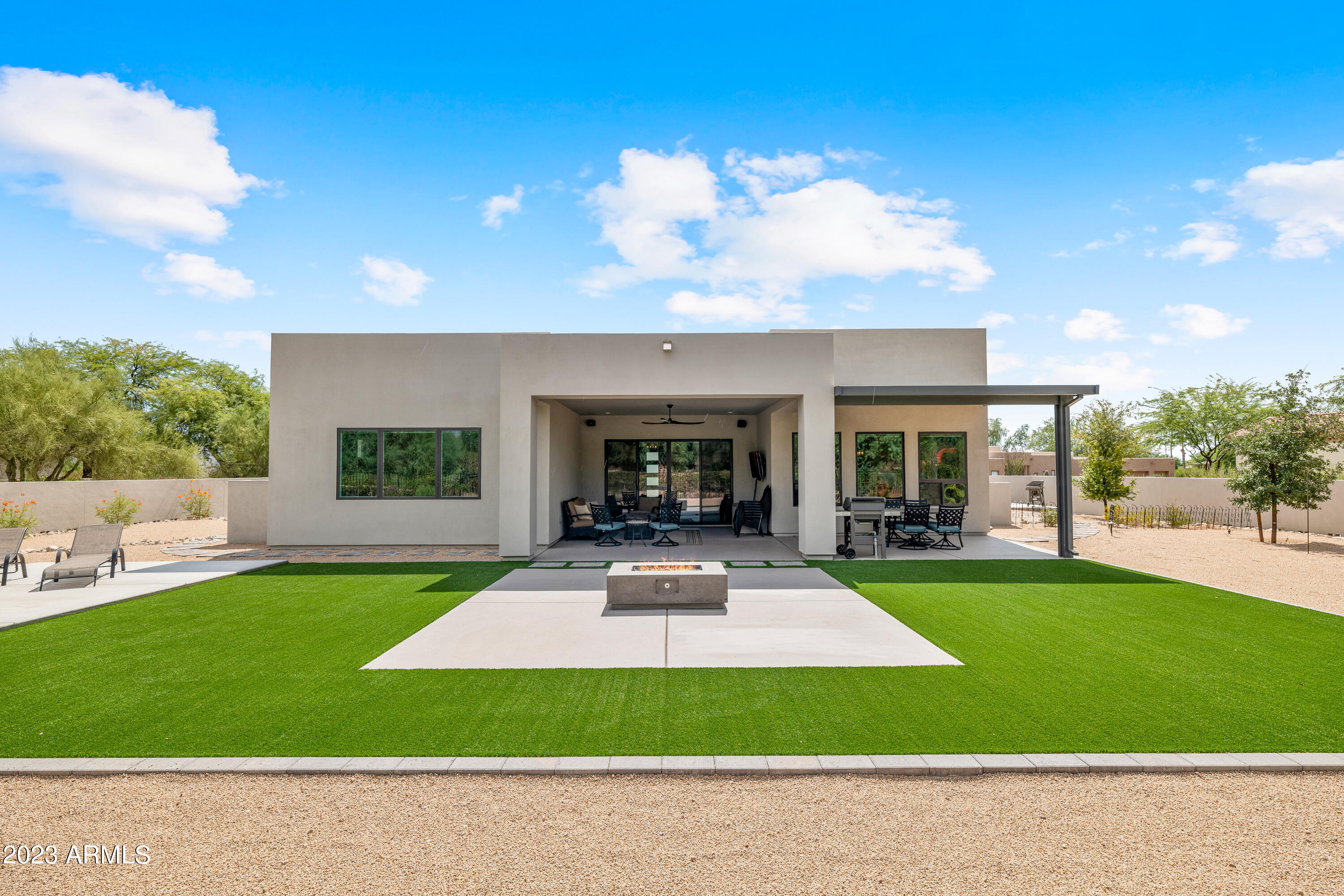 26908 North Aguila Road Rio Verde, AZ 85263 - Photo 33 of 47 Articifial turf