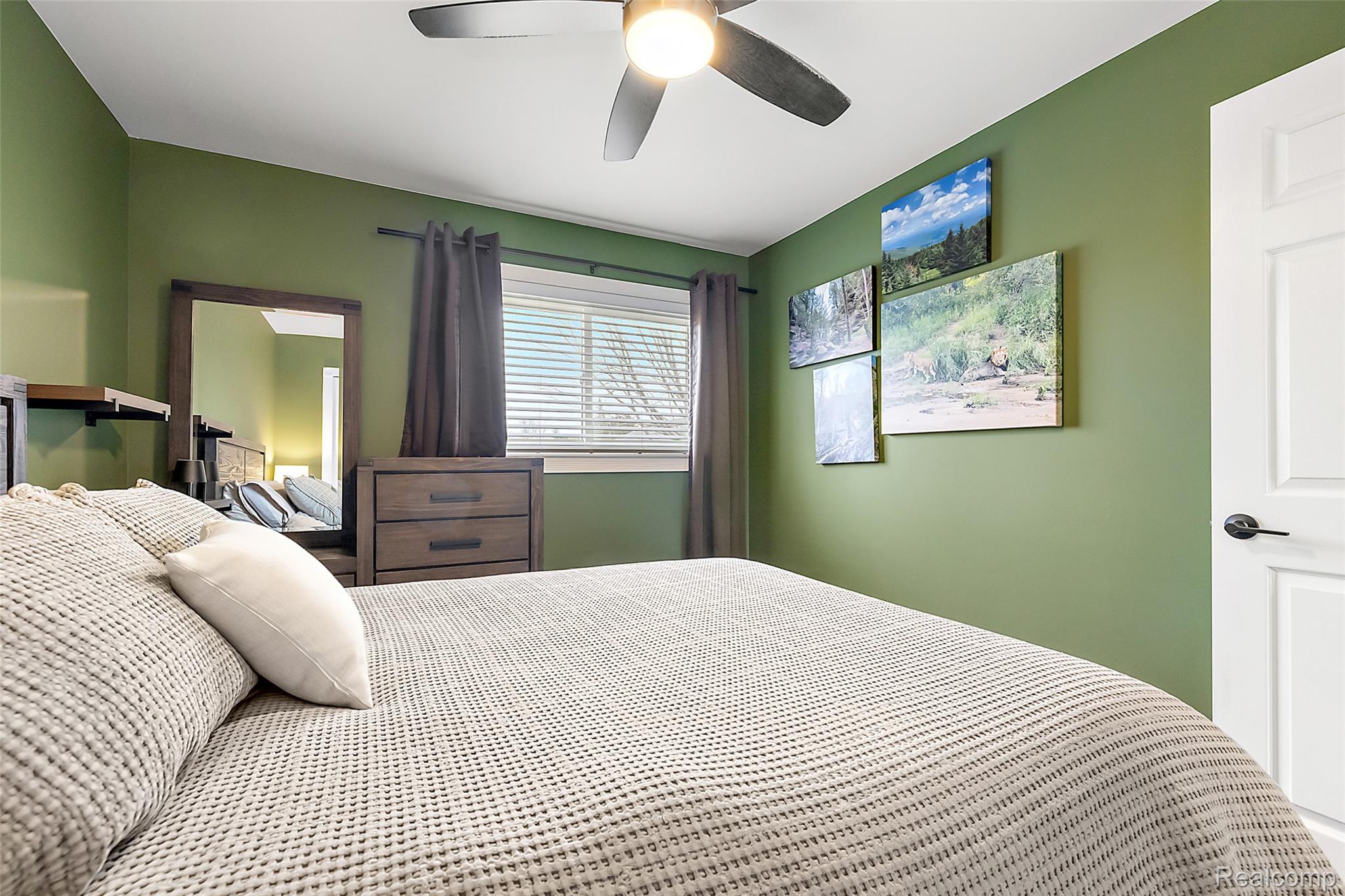 2386 Milverton Road Troy, MI 48083 - Photo 25 of 65 Primary Bedroom (2)