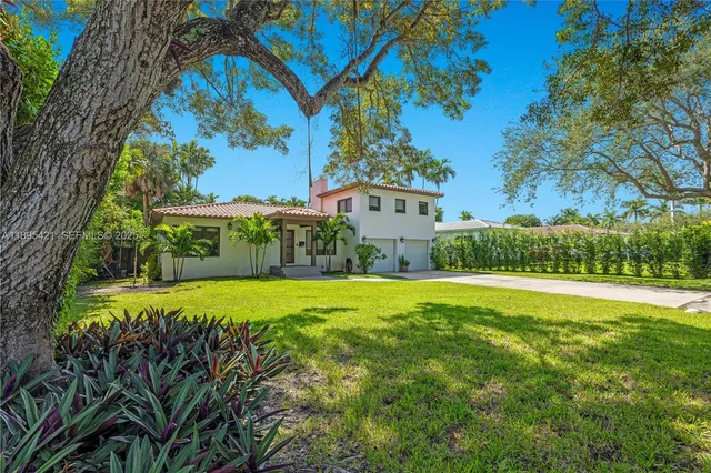 a view of a house with a yard