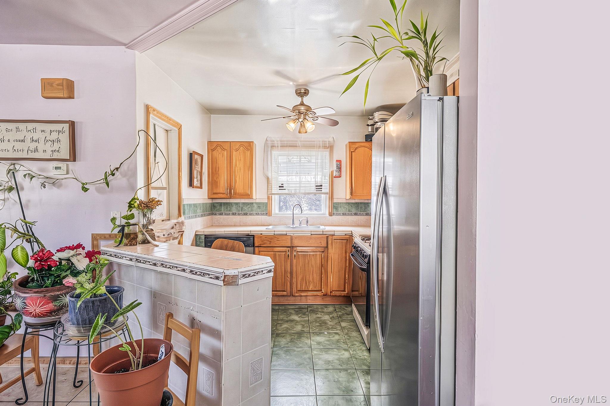 182 Commack Road Deer Park, NY 11729 - Photo 18 of 30 Gallery Image 18