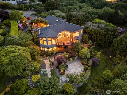 $2,450,000 | 10847 Bill Point Bluff Northeast, Bainbridge Island, WA 98110