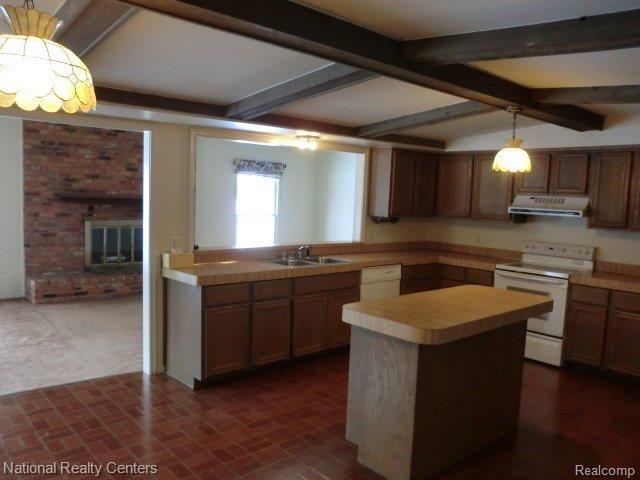 1962 Kilburn Road West Rochester, MI 48306 - Photo 4 of 17 Kitchen /opening over sink
