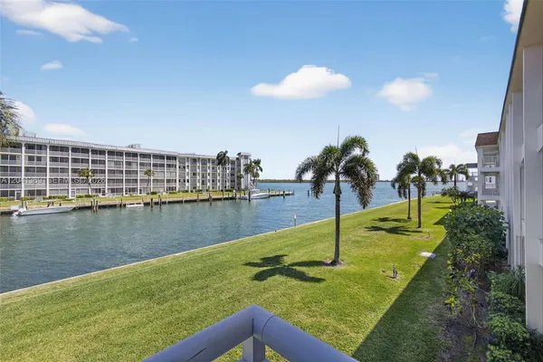 $199,900 | 111 Shore Court, Unit 205, North Palm Beach, FL 33408