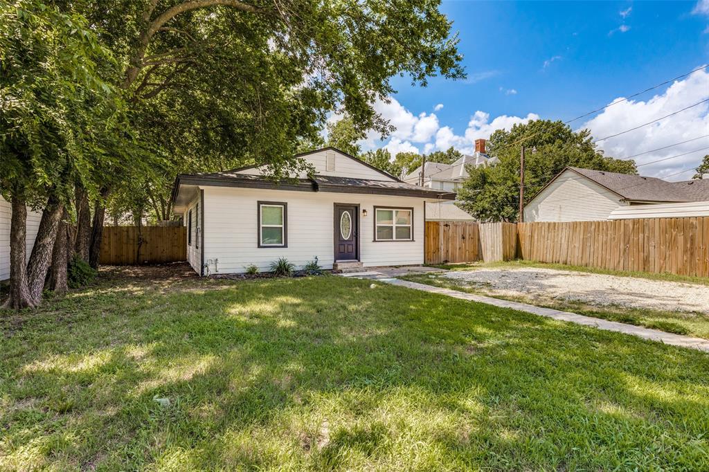 504 Davis Street Gainesville, TX 76240 - Photo 3 of 26