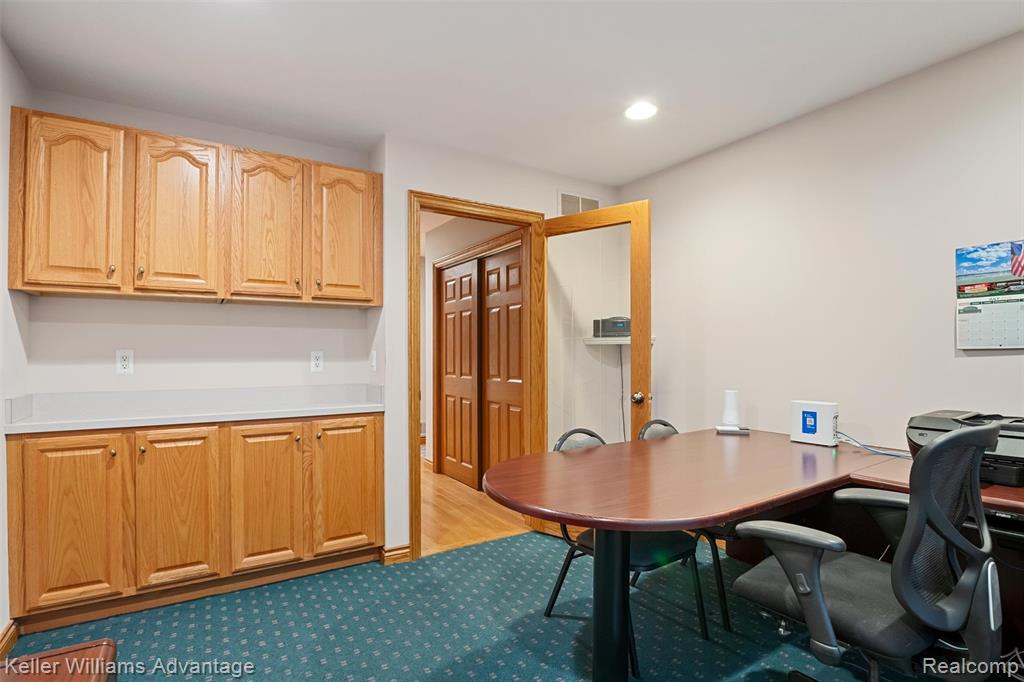 30489 Munger Livonia, MI 48154 - Photo 13 of 59 Gallery Image 13