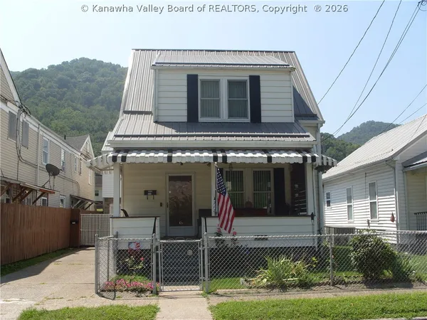 $165,500 | 717 5th Avenue, Montgomery, WV 25136