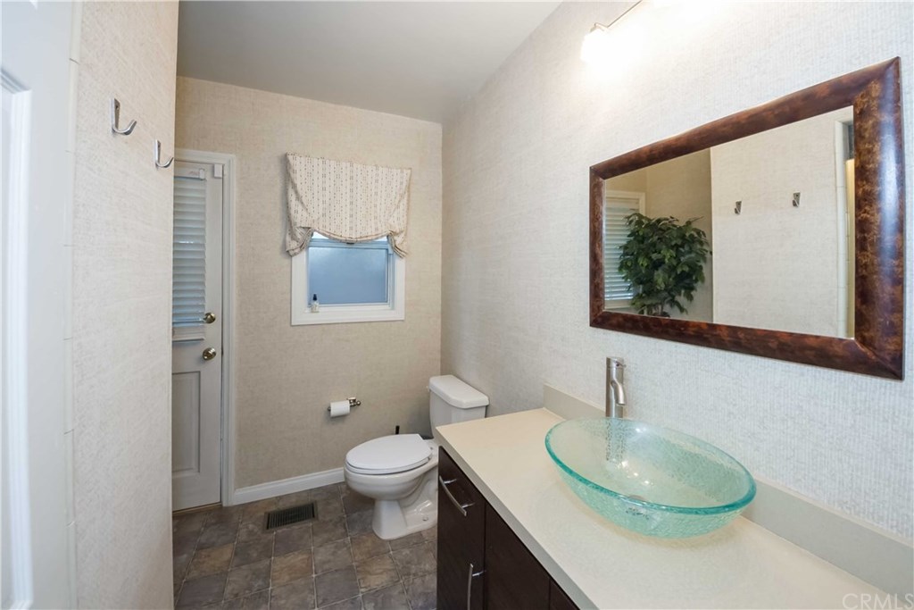 1941 Pepper Drive Altadena, CA 91001 - Photo 3 of 21