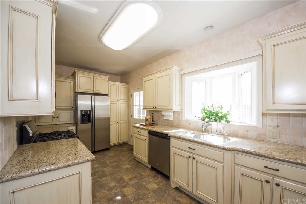 1941 Pepper Drive Altadena, CA 91001 - Photo 5 of 21