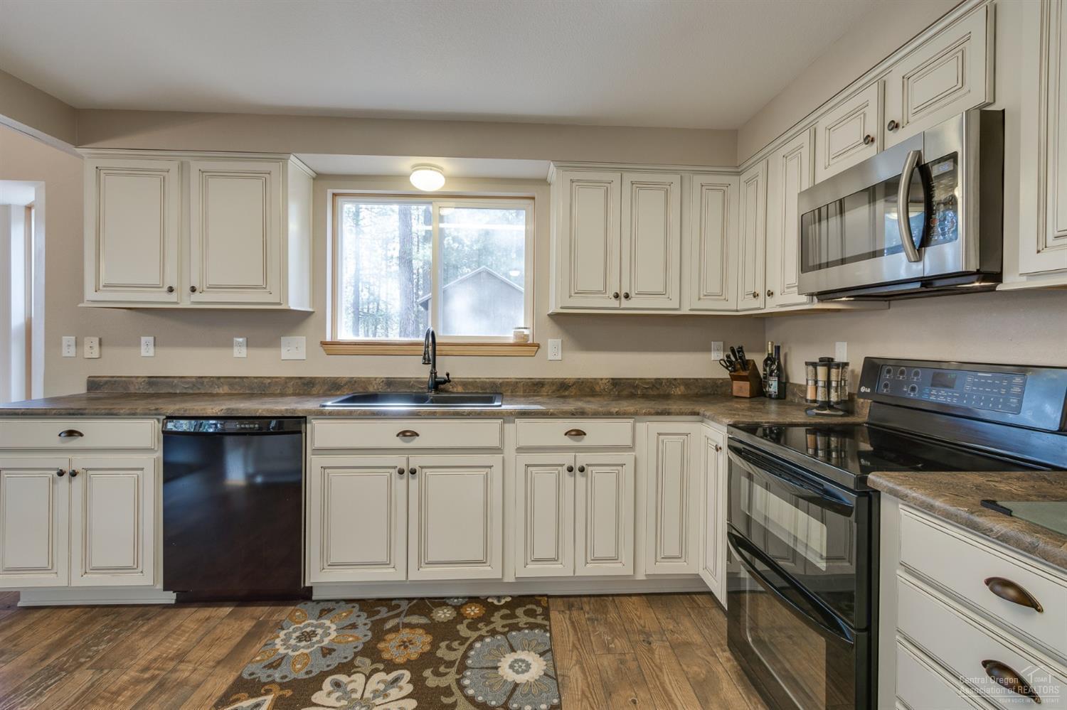 17184 Island Loop Way Bend, OR 97707 - Photo 10 of 25 Additional Photo