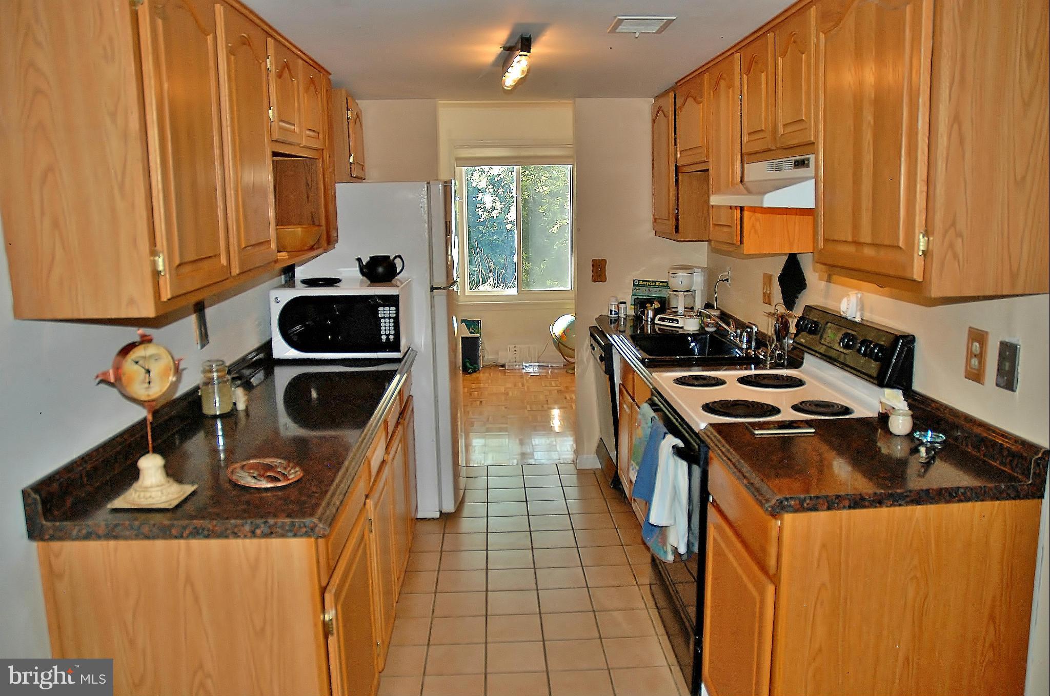 19547 Transhire Road Gaithersburg, MD 20886 - Photo 15 of 28 Kitchen View 1