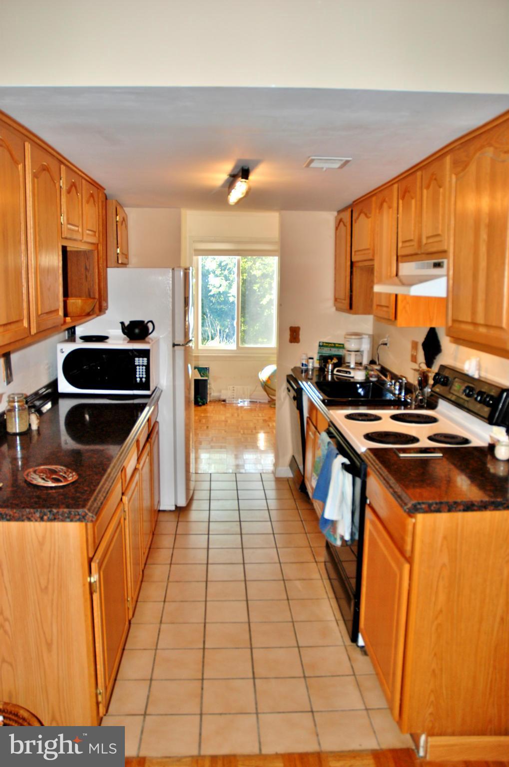 19547 Transhire Road Gaithersburg, MD 20886 - Photo 18 of 28 Kitchen View 2