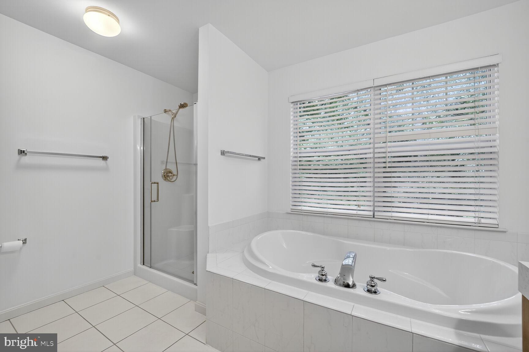 9515 Rommel Drive Columbia, MD 21046 - Photo 29 of 45 Seamless Glass Shower Doors