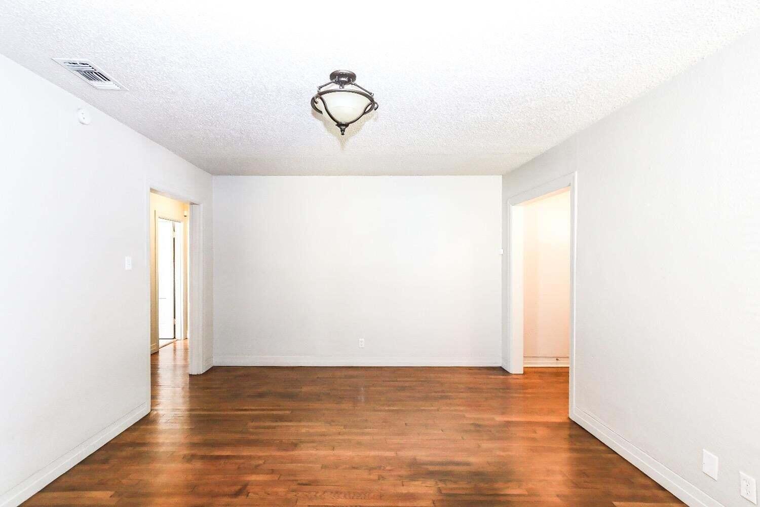 2306 20th Street Lubbock, TX 79411 - Photo 7 of 30 20241219231613607183000000-o