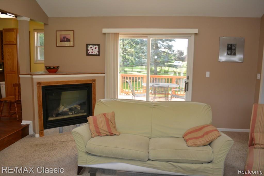2821 Potter Road Wixom, MI 48393 - Photo 11 of 41 Family Room 7.jpg
