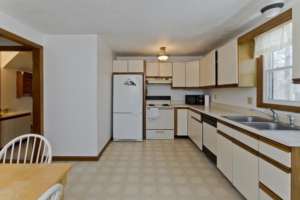 68 Lake George Road Wales, MA 01081 - Photo 18 of 42