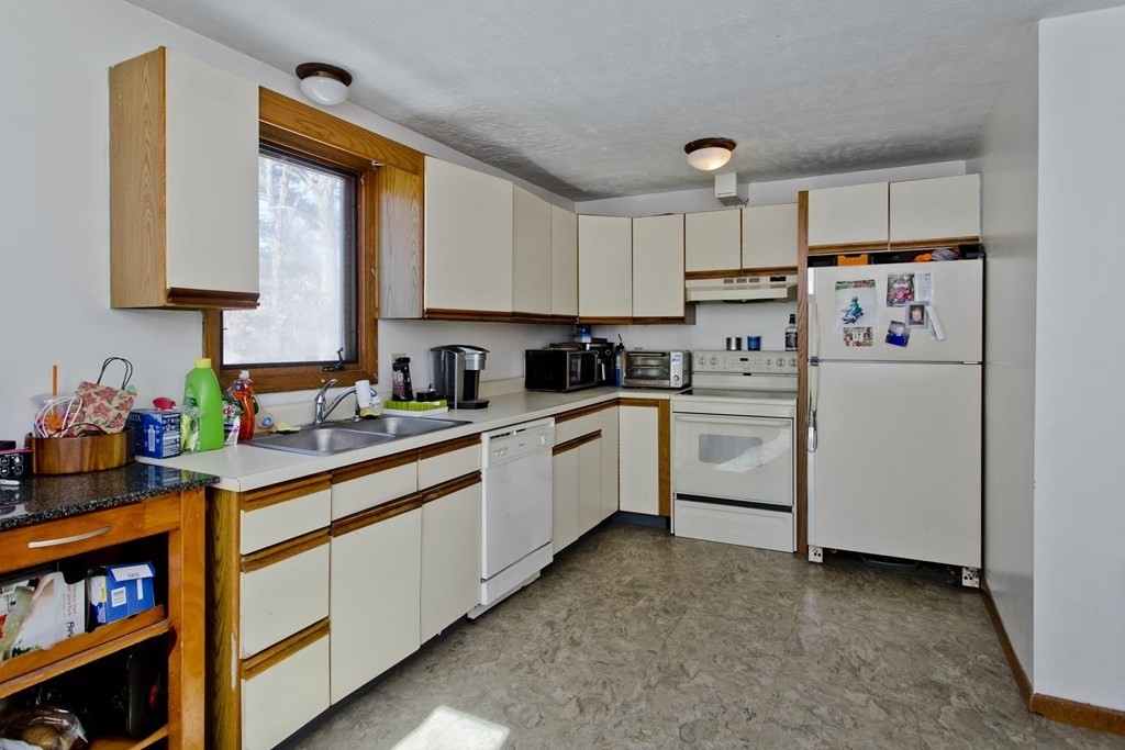 68 Lake George Road Wales, MA 01081 - Photo 6 of 42