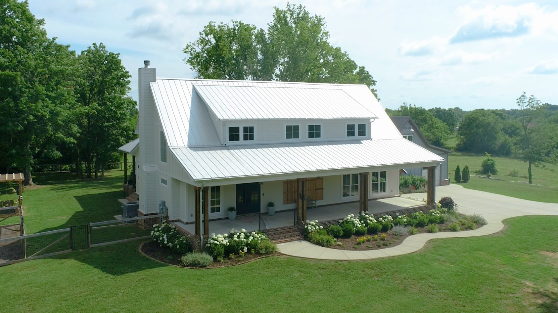 5530 Baker Road Murfreesboro, TN 37129 - Photo 1 of 49 Welcome to 5530 Baker Rd in Murfreesboro, TN! This custom home is just minutes to schools, hospitals, interstate 24, shopping, & dining; 15 minutes to Nissan in Smyrna; 25 min to Nissan HQ in Franklin & Cools Springs; and just 30 min to Nashville!
