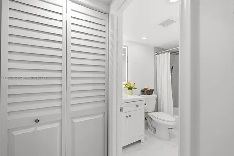 a bathroom with a toilet