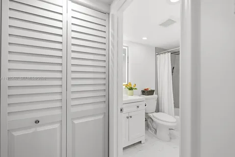 a bathroom with a toilet