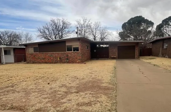 $1,350 | 2315 48th Street, Lubbock, TX 79412