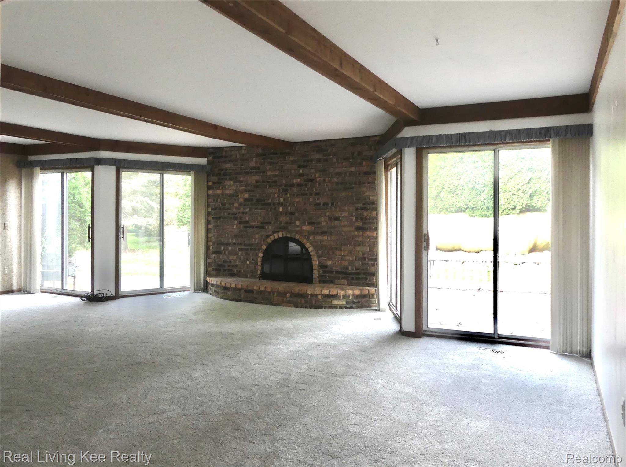 5118 Aintree Road Rochester, MI 48306 - Photo 18 of 47 Over-sized family room with gas fireplace and doorwalls to deck and patio