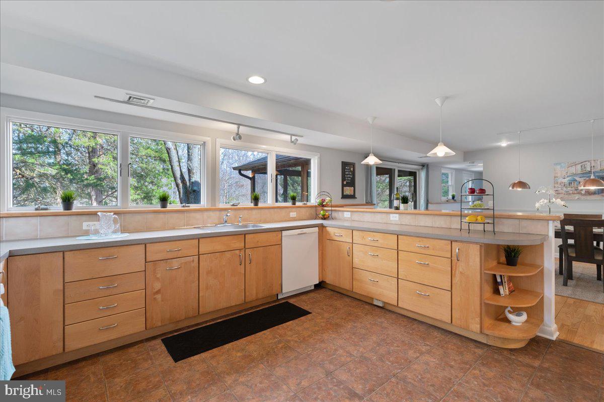 388 Terhune Road Princeton, NJ 08540 - Photo 14 of 33 Kitchen