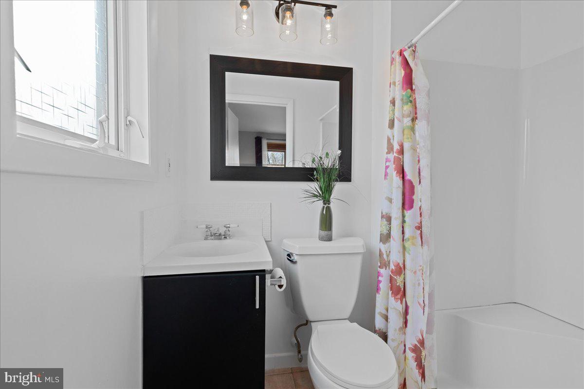 388 Terhune Road Princeton, NJ 08540 - Photo 20 of 33 Ensuite bath for Primary Bedroom