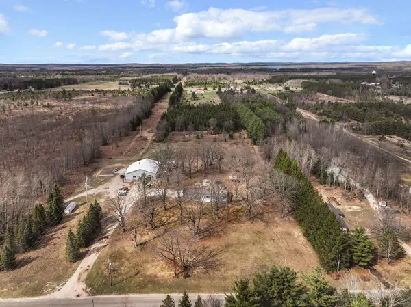 $425,000 | 6561 34 1/2 Road, Cadillac, MI 49601