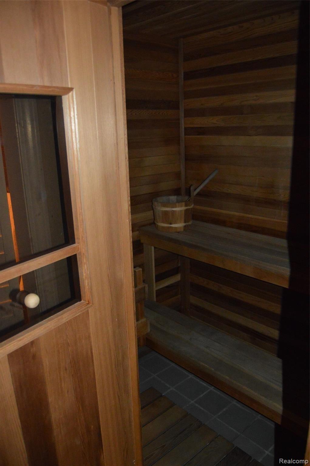 637 Middlesex Road Grosse Pointe, MI 48230 - Photo 34 of 44 DSC_0004.JPG