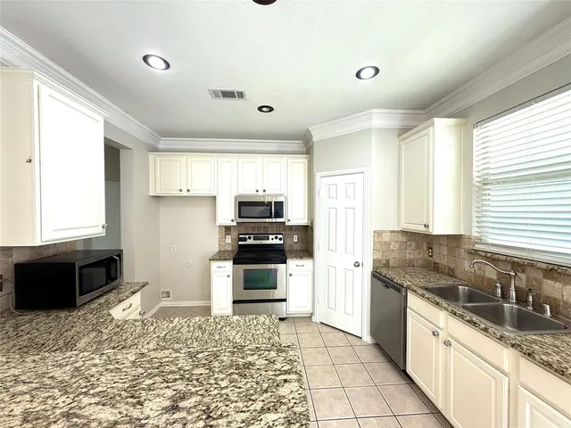 $2,095 | 10060 Cedar Lake Drive, Providence Village, TX 76227