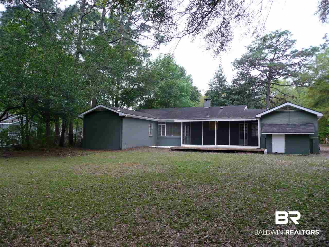 311 Dawn Place Mobile, AL 36609 - Photo 30 of 35 Large Backyard