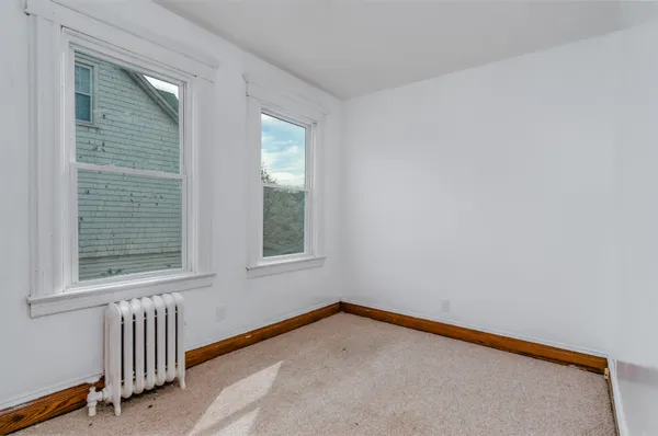 $2,500 | 142 Humphrey Avenue, Unit 2, Bayonne, NJ 07002