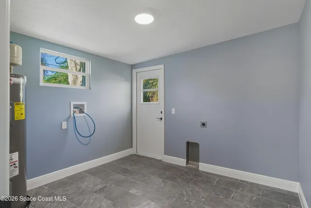 a view of empty room with window