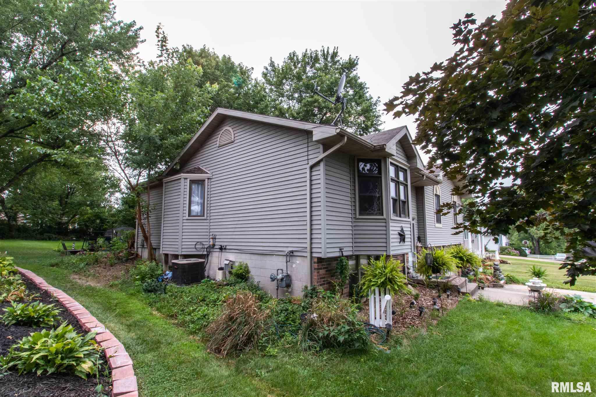 2516 Bidwell Road Muscatine, IA 52761 - Photo 3 of 24 Gallery Image 3