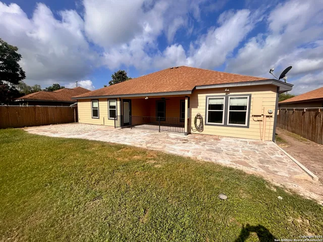 a front view of house with yard