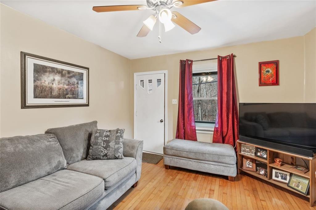 942 Harmony Road Ambridge, PA 15003 - Photo 3 of 17 Gallery Image 3