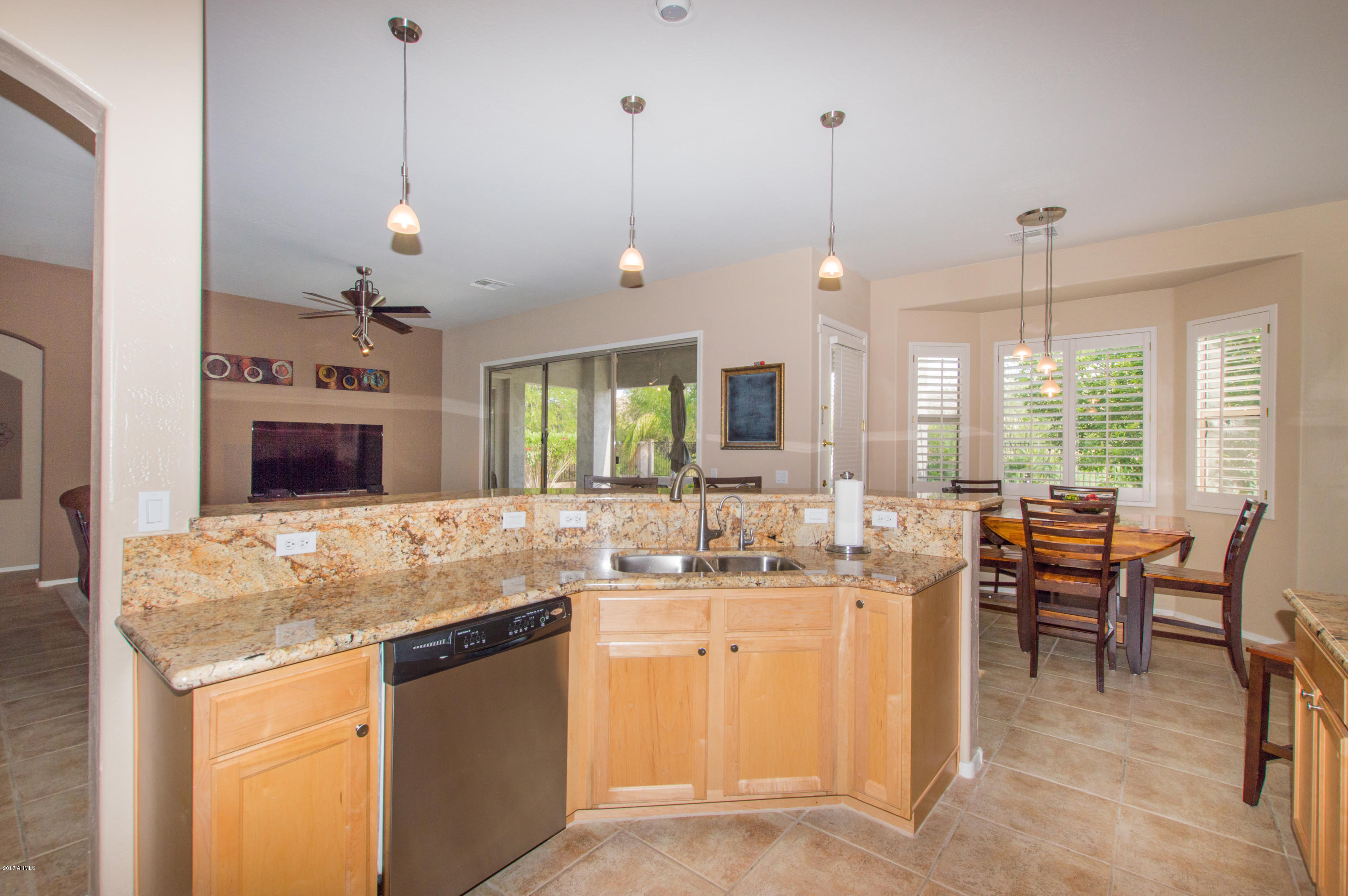 2625 East Fremont Road Phoenix, AZ 85042 - Photo 5 of 38