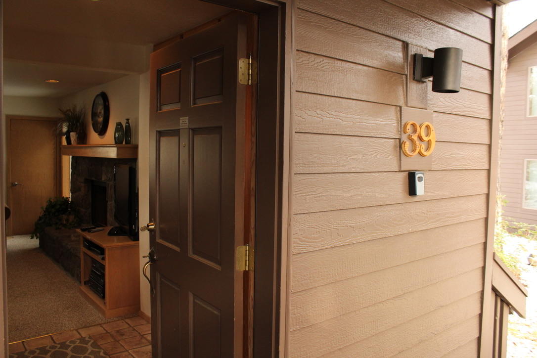 57393-39b1 Beaver Ridge Loop Sunriver, OR 97707 - Photo 2 of 22 2-Frnt dr.R39