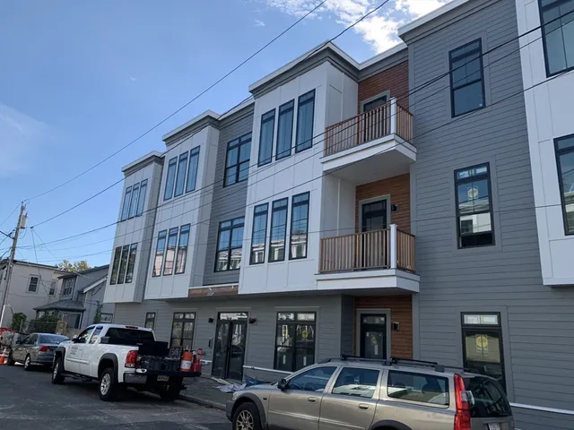 $3,895 | 157 Everett Street, Unit 303, Boston, MA 02134