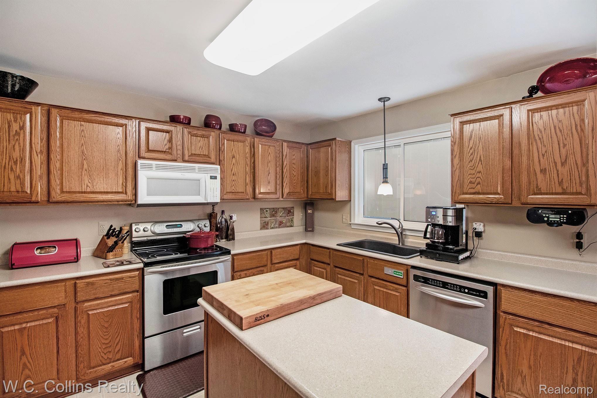 367 Jonathan Drive Rochester, MI 48307 - Photo 15 of 34 0N2A3969.jpg