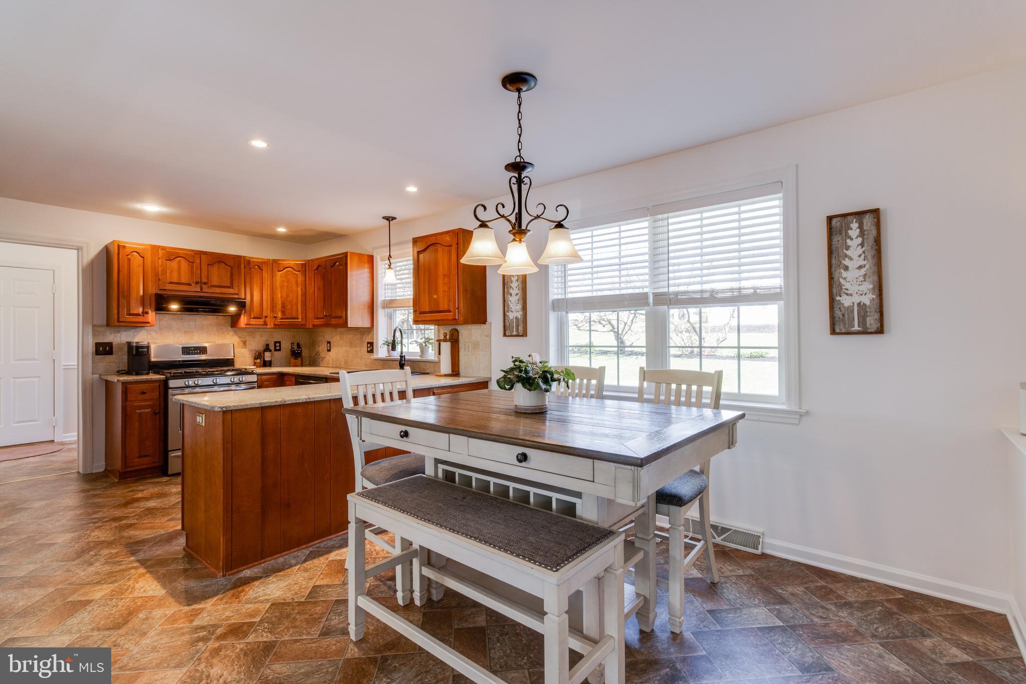 3888 Sterling Way Columbia, PA 17512 - Photo 2 of 44 Kitchen with Kitchen nook for Table