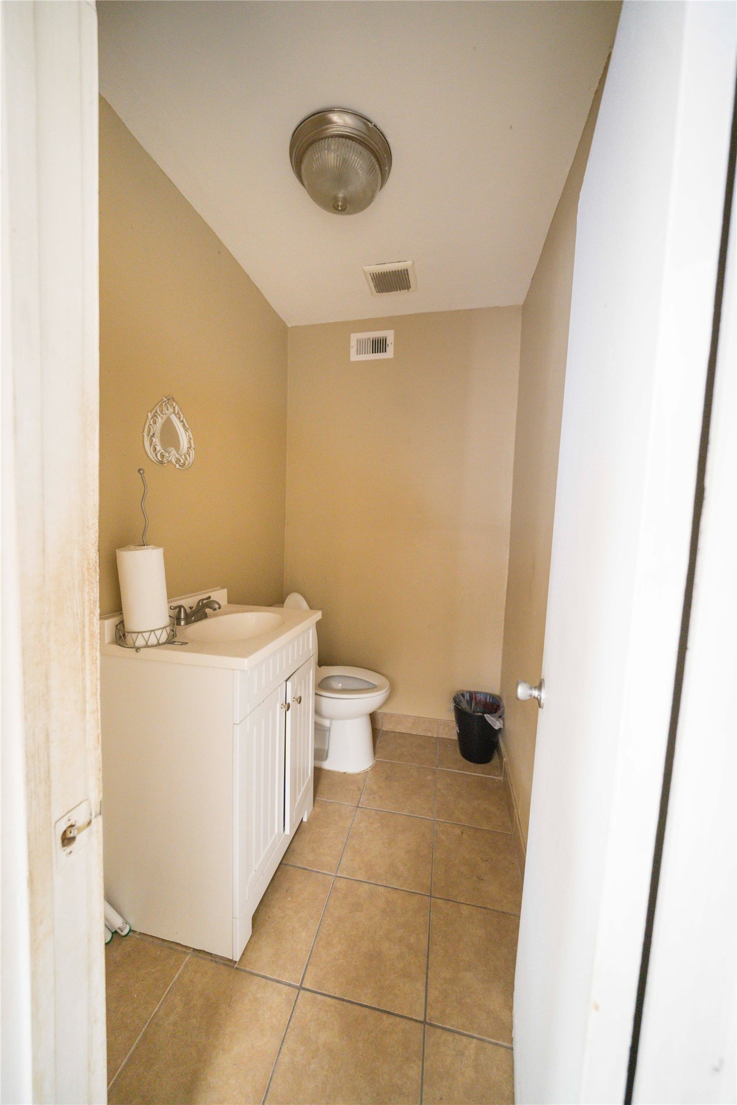 815 Quitman Street Houston, TX 77009 - Photo 14 of 26 a bathroom with a sink a toilet and a mirror