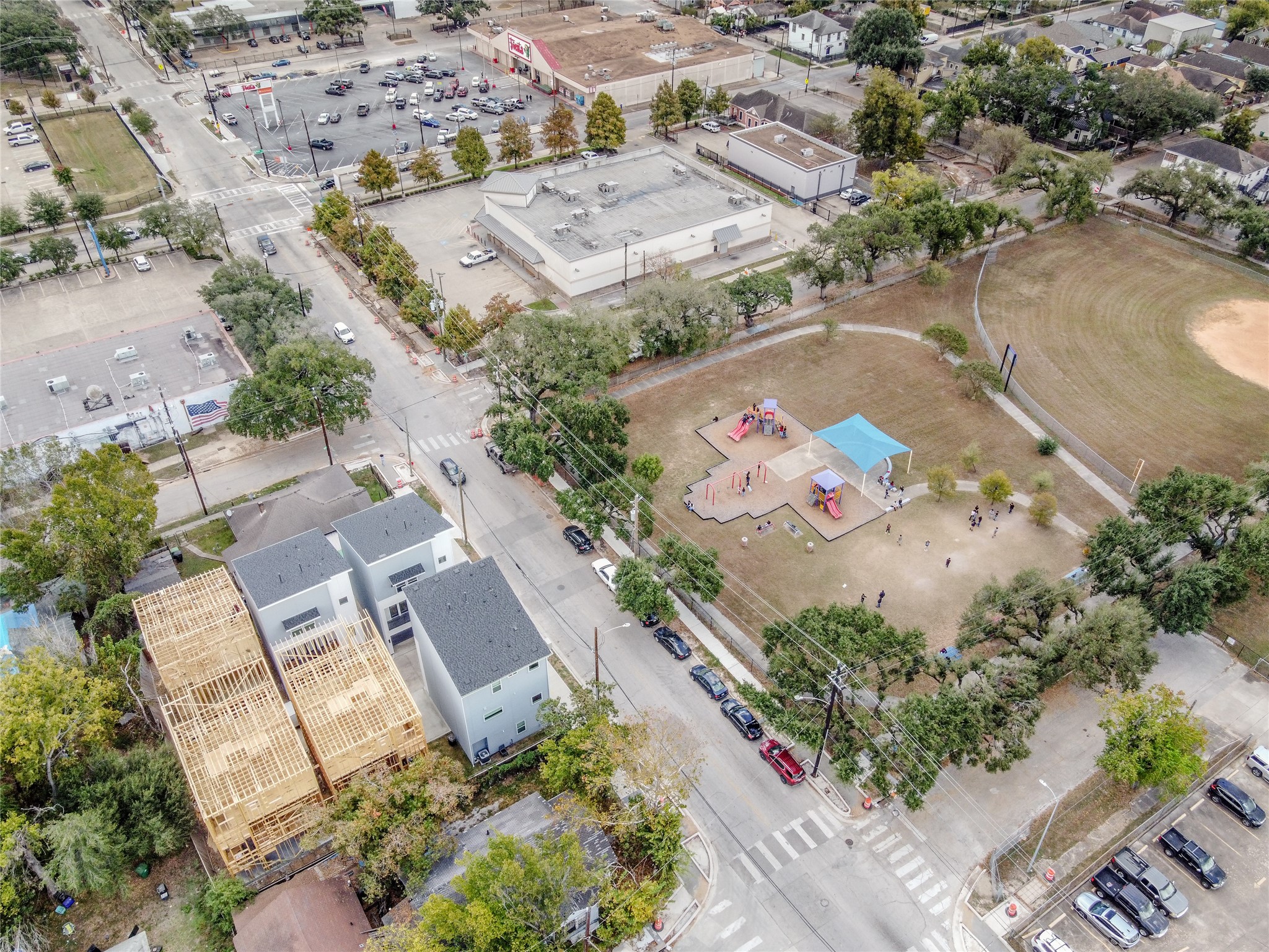815 Quitman Street Houston, TX 77009 - Photo 26 of 26 an aerial view of residential houses with outdoor space