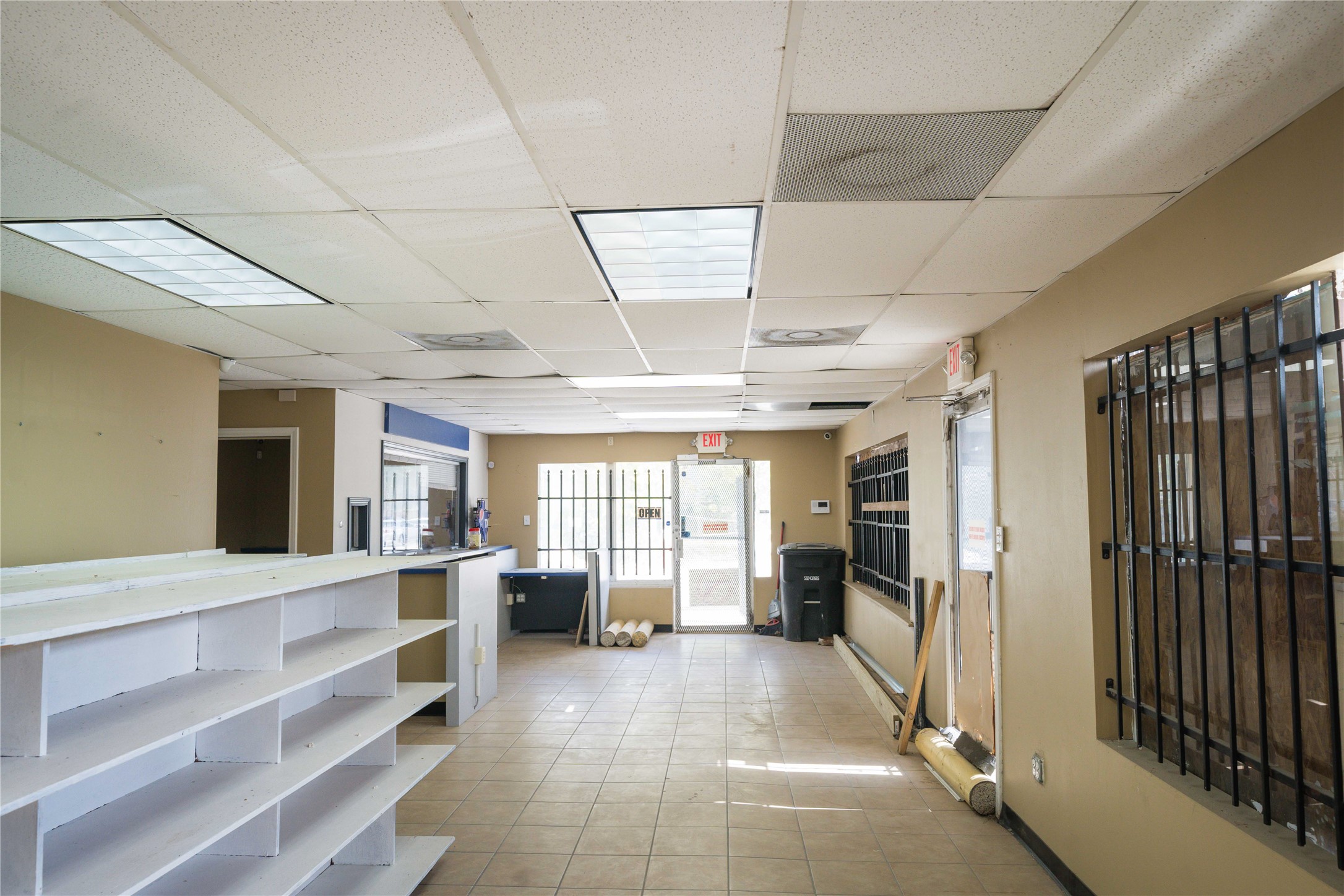 815 Quitman Street Houston, TX 77009 - Photo 9 of 26 a view of a hallway with furniture and a window