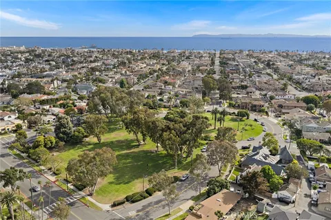$1,799,000 | 207 Memphis Avenue, Huntington Beach, CA 92648