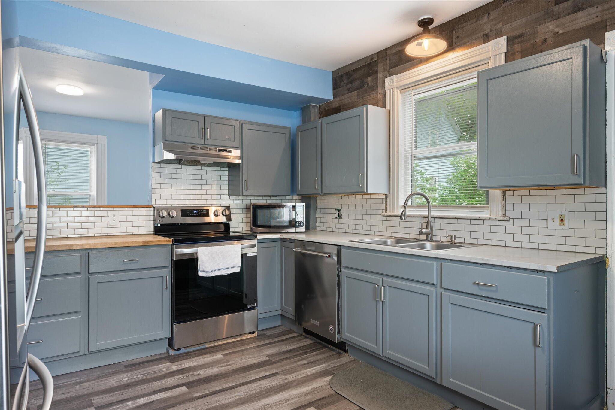 40 Fremont Street Bangor, ME 04401 - Photo 7 of 35 09-Kitchen