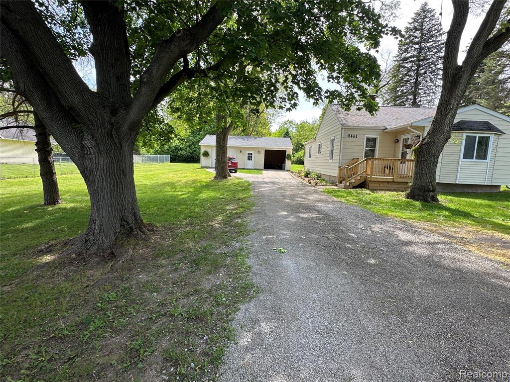 6161 East River Road Flushing, MI 48433 - Photo 11 of 63