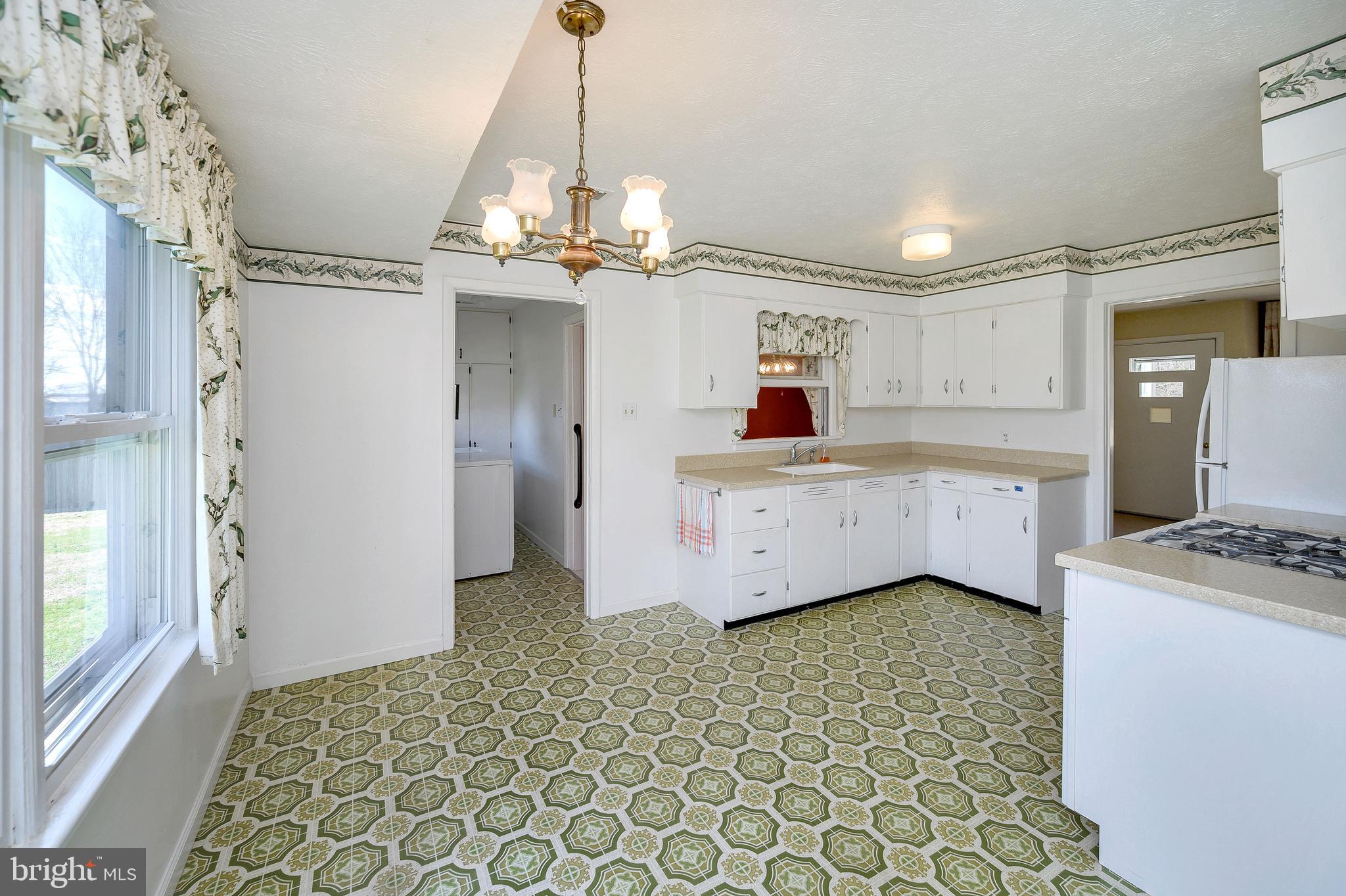 14499 Inlet Road Culpeper, VA 22701 - Photo 15 of 24 Kitchen table space